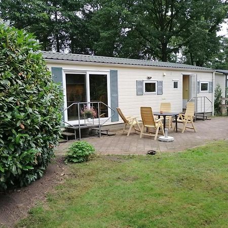 Chalet 4-6 Personen Epe F15 Van Alle Gemakken Voorzien Max Aantal Volwassen Personen Bedraagt 4 Bagian luar foto