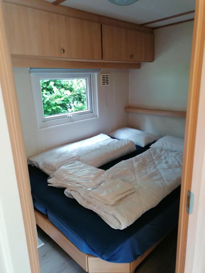 Chalet 4-6 Personen Epe F15 Van Alle Gemakken Voorzien Max Aantal Volwassen Personen Bedraagt 4 Bagian luar foto