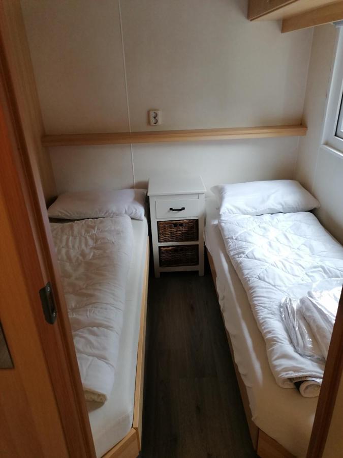 Chalet 4-6 Personen Epe F15 Van Alle Gemakken Voorzien Max Aantal Volwassen Personen Bedraagt 4 Bagian luar foto