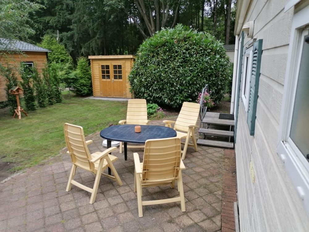 Chalet 4-6 Personen Epe F15 Van Alle Gemakken Voorzien Max Aantal Volwassen Personen Bedraagt 4 Bagian luar foto